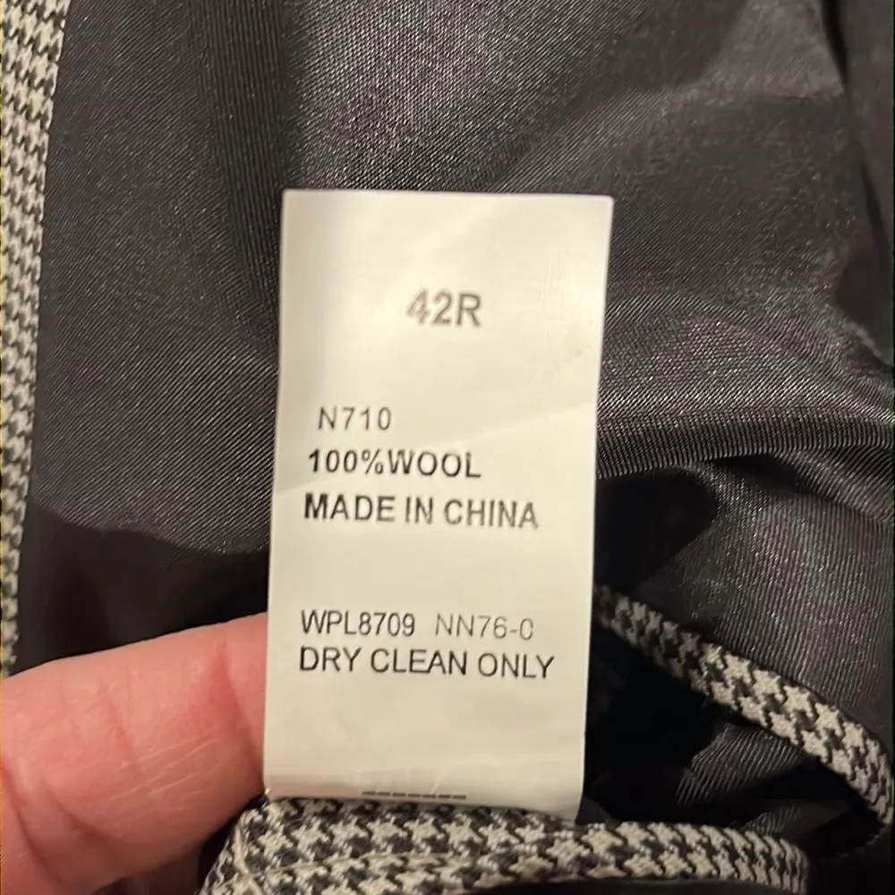 Nautica Men’ Micro-Checked Wool Blazer Size 42.